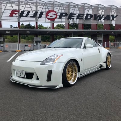新潟県で自動車鈑金塗装、コーティングをしています。鈑金塗装もコーティングも深い領域にたどり着ける様に日々奮闘しています。 #新潟県 #鈑金塗装 #コーティング #甲斐犬 #えんとつ町のプペル #z33 シゴトバカタログhttps://t.co/KZbVmT93rC