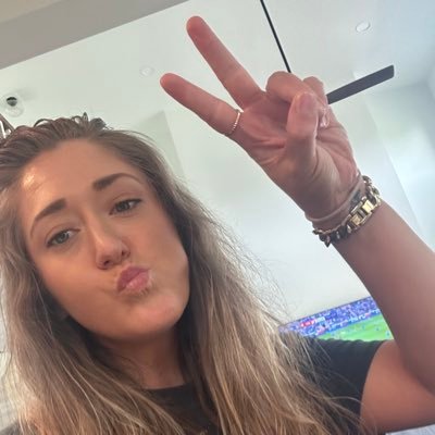 smashjayy's profile picture. hang in there, it gets worse