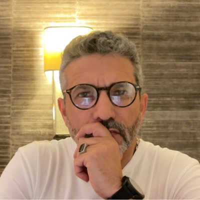 إعلامي و ناشط سياسي جزائري مقيم في لندن مؤسس و مدير قناة و موقع فلاش نيوز الاخباري