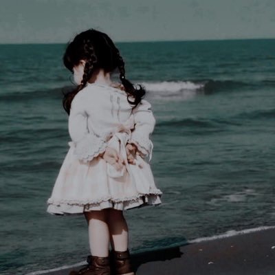اللهم إن هؤلاء يغدون ويروحون ولكلٍّ حاجة، وإن حاجتي أن تغفر لي🤍..