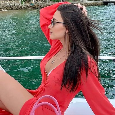 cqtfj91997583's profile picture. Even a tree without leaves has its own unique beauty.