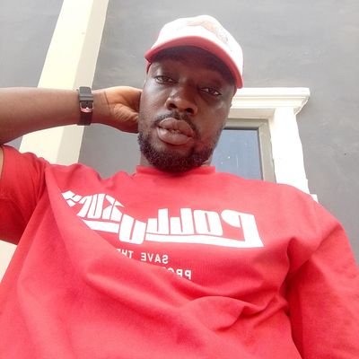 Loluspecia's profile picture. Journalist & boutique