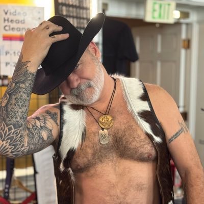18+ Only! Always down for collab. #daddy #bottomdaddy #DILF #dadbod #sober #U+