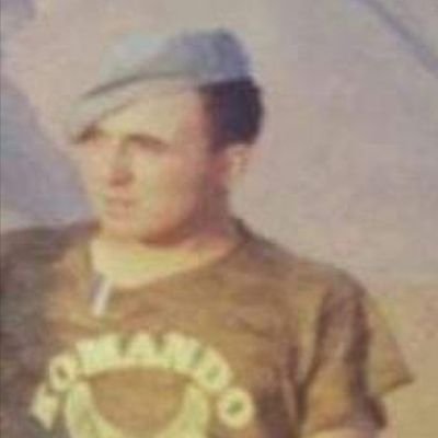 45_gazi's profile picture. Kahramanlık ne yalnız bir yükseliş demektir, 
Ne de yıldızlar gibi parlayıp sönmektir. 
Ölmezliği düşünmek boşuna bir emektir;