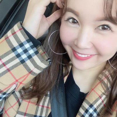 Sharing pieces of my mind and heart. Living slowly, loving deeply, thinking freely. Coffee in hand, dreams in motion.🤞🐷💕🥰🤗🤭