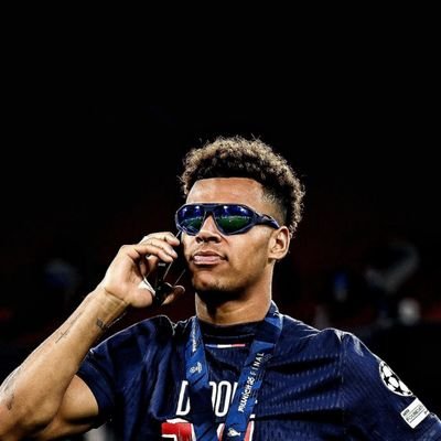 DaInfo77's profile picture. Amoureux du foot et de l'humour souvent les 2 en même temps #PSG
Amateur de sport,musique, film mais twitter c'est pas un cv