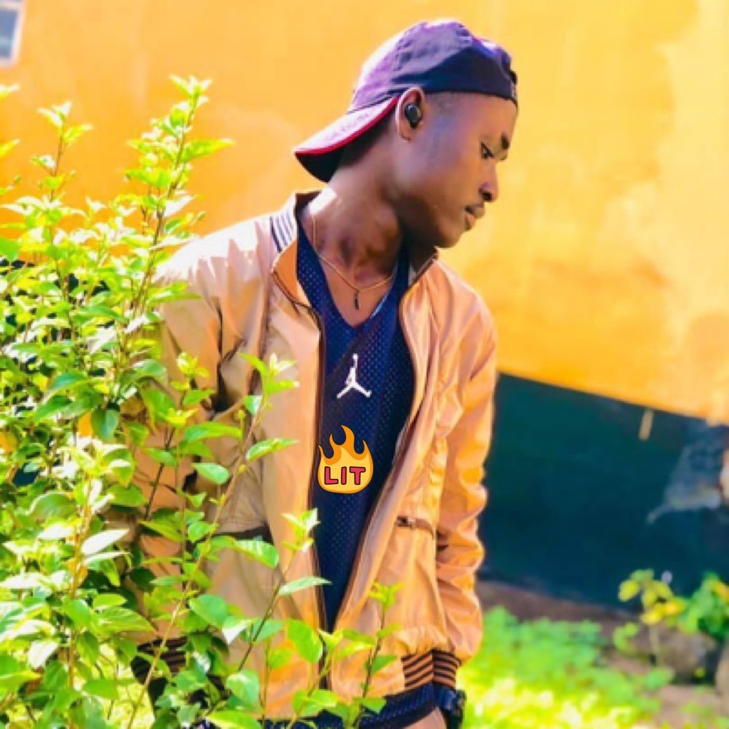 I am not perfect!! My loyalty is based on how you treat me ❤️🩹 Tiktok: #ab_jolaxs Instagram:#ab_jolaxs FB:#abjolaxs @chelseafc fan 💙