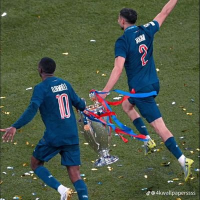 Supporter du PSG, du Stade Français, du RCME et de Romain Bardet et du SB29