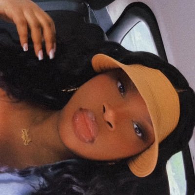 nobody bad as she! 💋 GET OFF MY PAGE LOSER!!!!!!!!!!💋