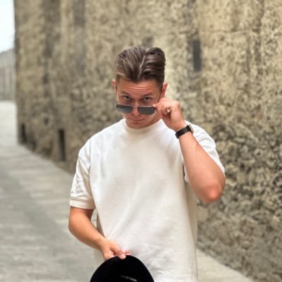 eRAeFii's profile picture. Software Engineer | Figuring out startups the indie way