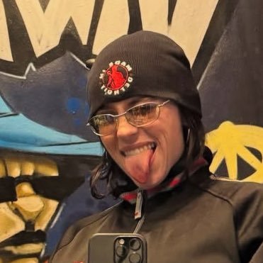 jvmpsuitpetals's profile picture. 