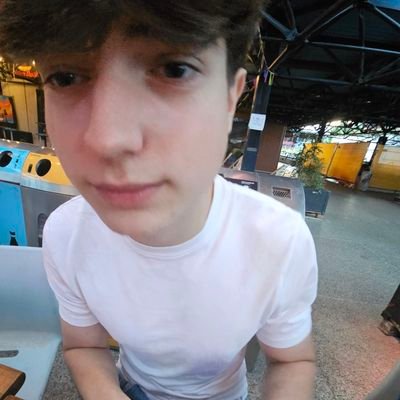 🧑🏻‍🎓 étudiant en sciences forensiques et twittos quand je me fait chier dans le bus
| CHROMAKOPIA