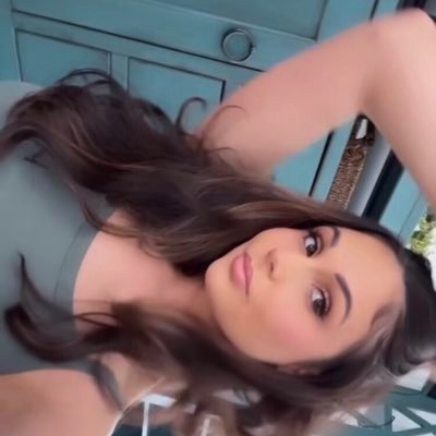 tbh I’m a professional makeup artist 💄👩🎨-nd jewelry retail ⛩📍I’m also a single mother pm me if interested