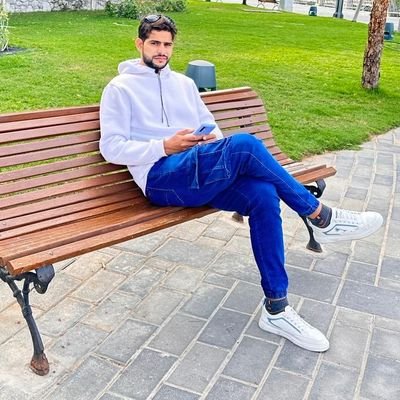 N21SN21's profile picture. كقَطعةِ موسّيقى تضِخُ في وَتينِي ☺️