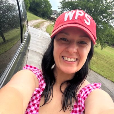 CearleyLanay's profile picture. Believer. Coach’s Wife 🥎. mama to 4 kiddos. baker. elementary ed student. basically a diary of our adventures watching Daddy coach✌🏻