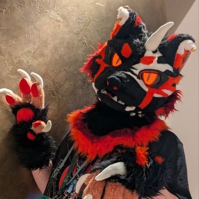 Spanish dragon🐲in the UK🇪🇸🇬🇧|Bisexual rascal💗💜💙| Gamedev🕹|Sometimes NSFW 🔞| Taken by the kitty @FurNocturne (open)
