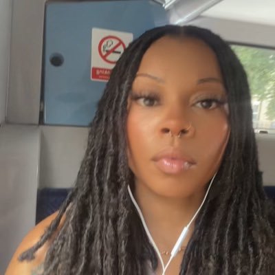 MissSade4's profile picture. Music head🎧|My intrusive thoughts 🙂‍↕️| she/her🌹