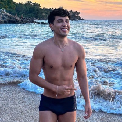 Ex-Low profile, ex-youtuber, ex-ator, empresário, mineiro em SP, gravo vídeos p+15Milhões nas redes sociais 🌚