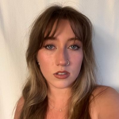 blodgettem's profile picture. she/her