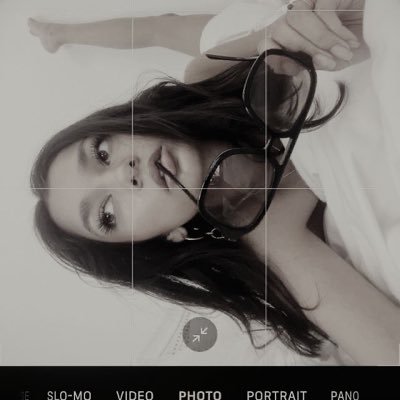 @emileczkaxx