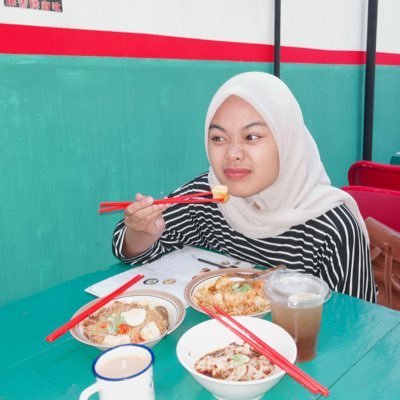 umzhiey's profile picture. sibuk