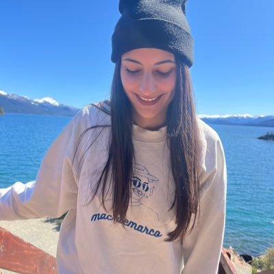 lucia_desposito's profile picture. si llevas el sol por dentro, no importa si afuera llueve 💫✨ ♋️