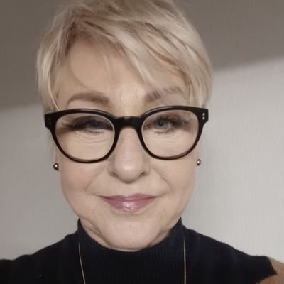 Las stawał się coraz rzadszy, a drzewa ciągle głosowały na siekierę, bo miała drewniany trzonek
= jota w jotę emanacja wyborów prezydenckich 2025.