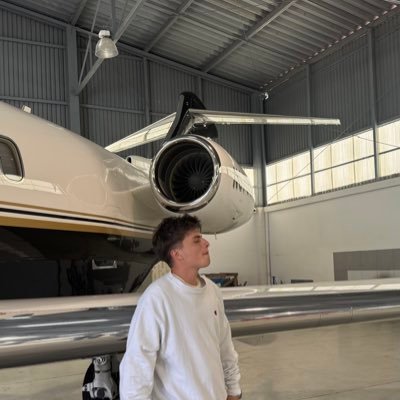 isaacjmzAA's profile picture. team Boeing , airbus sucks.