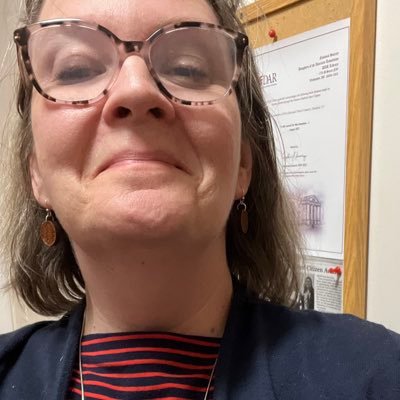 knittingnutmeg's profile picture. 