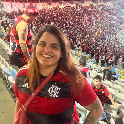 Tradutora de inglês, viajante, estudante de danças orientais, amante das artes e música, flamenguista e integrante do FdG ✨