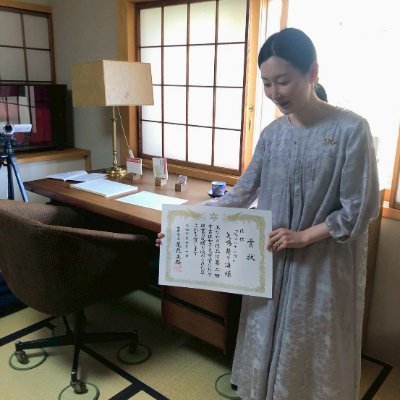 rara3322204150's profile picture. 医療従事・翻訳(英検1級)
藍銅ツバメ先生(「馬鹿化かし」作者)に拙作「トリの子」を扉絵化🐦
菅浩江先生「ネコ乱」受講生
大原美術館にて拙作朗読(審査員:小川洋子先生)/第二回新潟文学賞佳作/第二回有吉佐和子文学賞佳作/第二回ひなた短編文学賞佳作/第一回京都やおよろず文学賞入選/モノコンVlogドラマ賞監督賞etc.