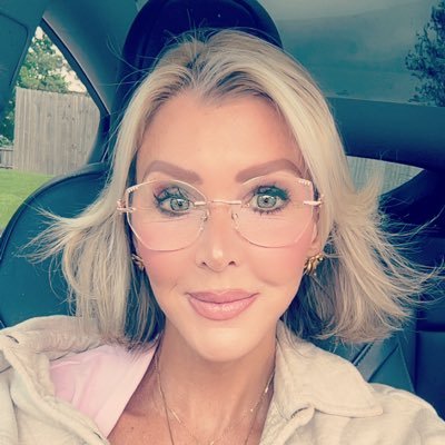 The NotSoSoccerMom original podcaster , small business owner of Express Pros KC , Pure Barre lover, Jeopardy fanatic— 𝘤𝘰𝘮𝘪𝘯𝘨 𝘴𝘰𝘰𝘯---𝘕𝘌𝘞 𝘗𝘖𝘋