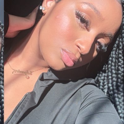 Ily_yanie's profile picture. im a ghost .