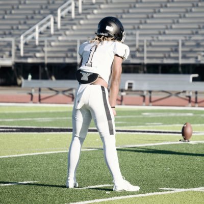 calebsanders0's profile picture. York Comprehensive High School C/O ‘27| 3.3GPA |RB,Lb| “5,11” 175lbs