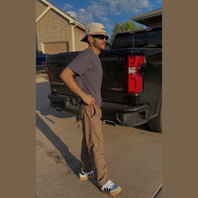 mvvrk_x's profile picture. libra ☼ taurus☽ virgo↑  he/him