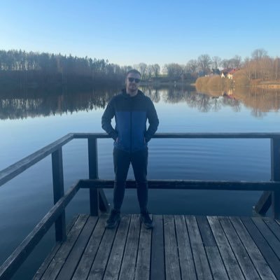 Ubezpieczenia i nie tylko, bo również obrót towarami.
Tu i tu branża Agro