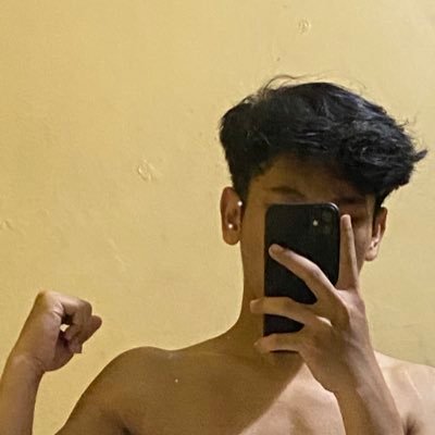 yvoneaxv's profile picture. 