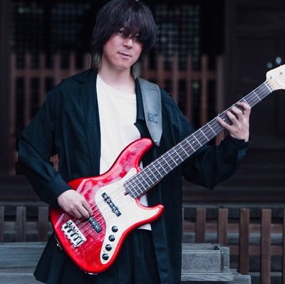 Bass / Jazz,Fusion,HipHop,Brazilian / 速弾きが得意
