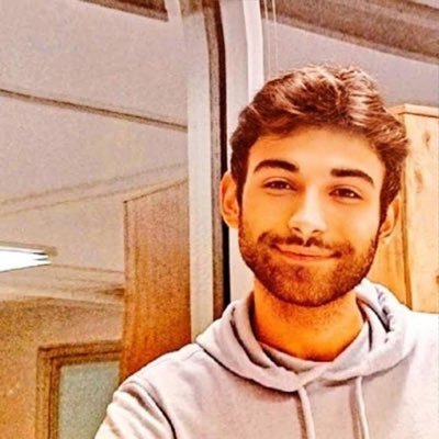 gokyuzuolsakya's profile picture. Spira, spera. İAÜ De yüksek lisansı felan var