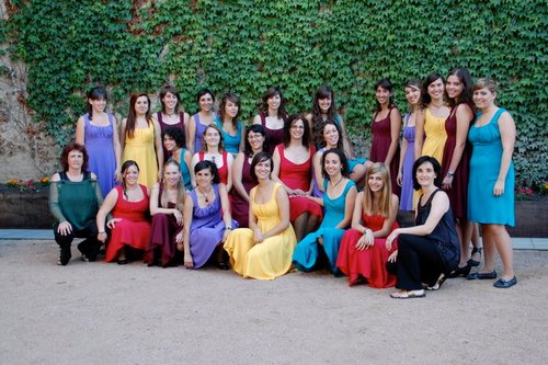 Cor femení i comarcal d'Osona, nascut el febrer de 2001, impulsat per les directores Buia Reixach i Alba Boada.