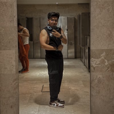 xCapturex's profile picture. Oli