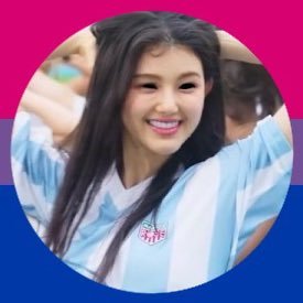 twiceloonajeans's profile picture. new hair.. new tee.. twiceloonajeans, do you see?