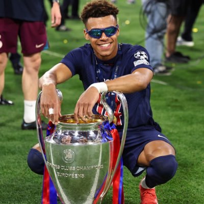 @PSG_inside Le PSG est le plus grand club de l'histoire. Champion d’Europe ✨❤️💙