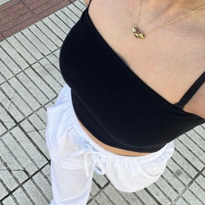 valeriiaaamlln_'s profile picture. so for now it’s only me, and maybe that’s all i need 💘