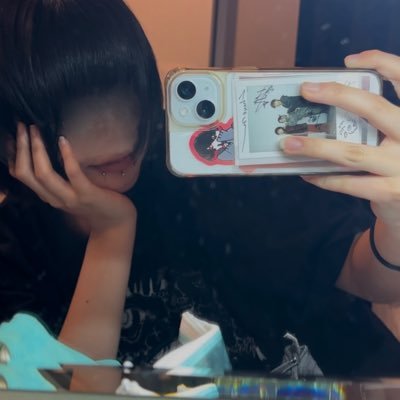 hxn8482's profile picture. カプリ仔𓃲𓃵 生き証人 Chevon 時たま SIX LOUNGE。