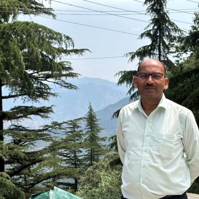 सपनों की कोई उम्र नहीं होती,
बस उन्हें देखने का हौसला चाहिए।