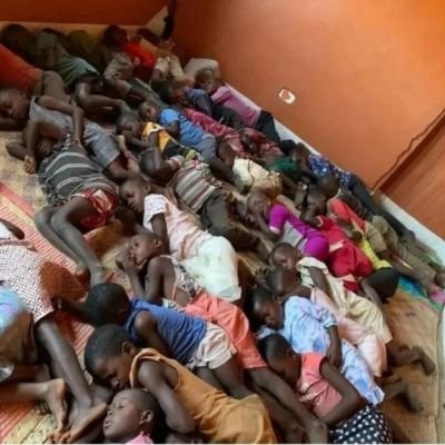 we are helping children in Uganda Africa 🌍! Fighting for hunger, one plate of food at a time. Please donate to us.