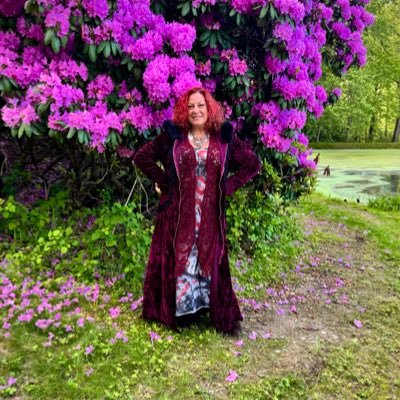 𓂀𓋹𖦹 yes, to dance beneath the diamond sky with one hand waving free”~ BD 💓🎻🎹🎸🥁🎤🪗🪇🪕🪘