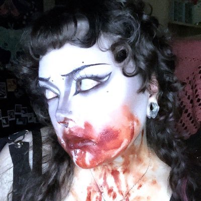 ✞ ♎︎☉ • ♒︎☾ • ♏︎↟ 🦊 i love the number 37 • ♥️ & 💙 • 26yo • self-proclaimed slutty vampire nun🧛🏻♀️ art acc: @fa3ligh7 🐁