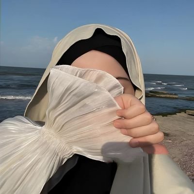 أُبتليت في أشد ما تعلق به قلبي .
أفتقدك عزيزي 🤍
